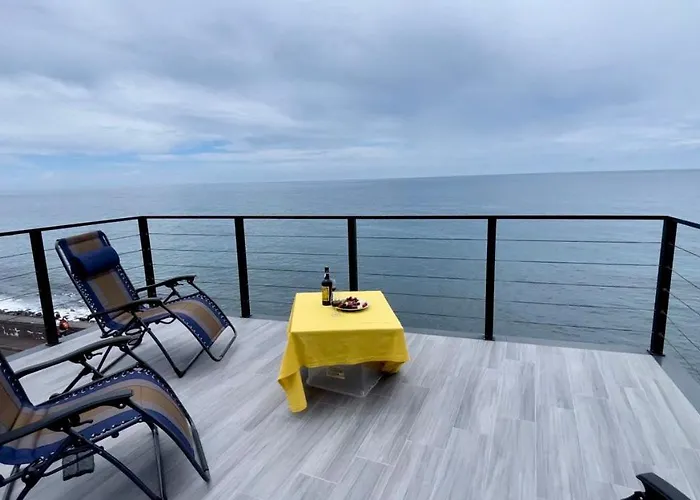 Ocean Front * Paul do Mar (Madeira)